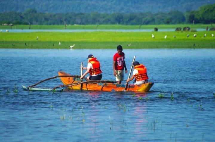 Arani Homestay ポロンナルワ エクステリア 写真