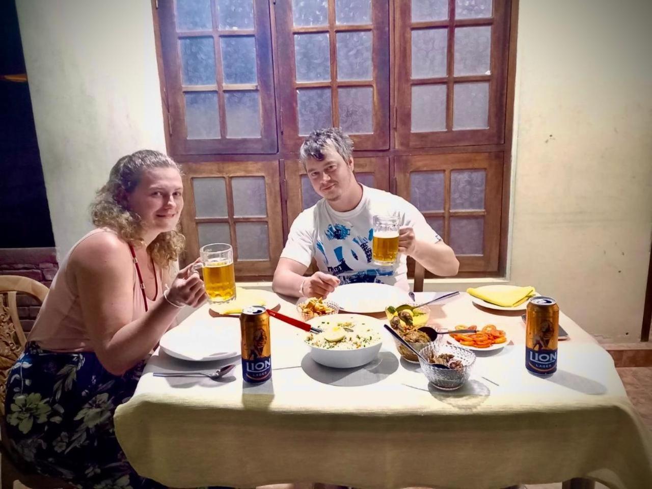 Arani Homestay ポロンナルワ エクステリア 写真