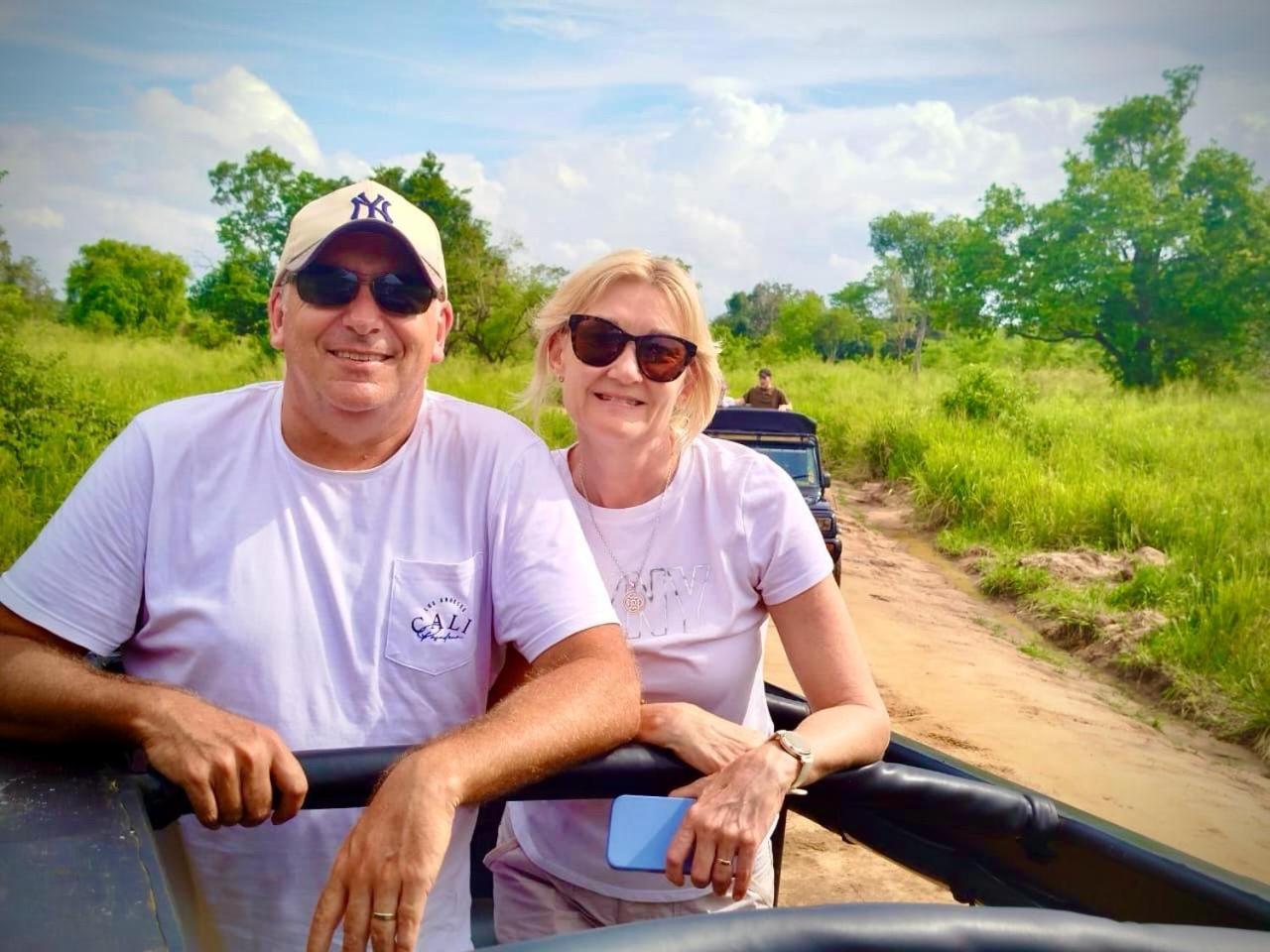 Arani Homestay ポロンナルワ エクステリア 写真